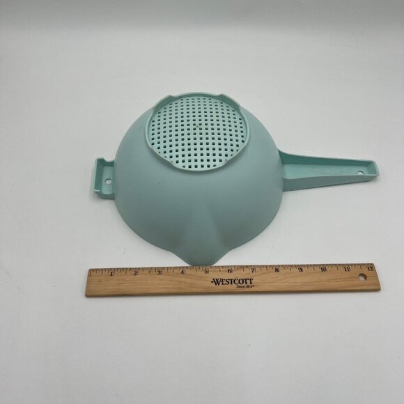 Vintage Tupperware Turquoise Colander 2 Quart - Picture 6 of 6